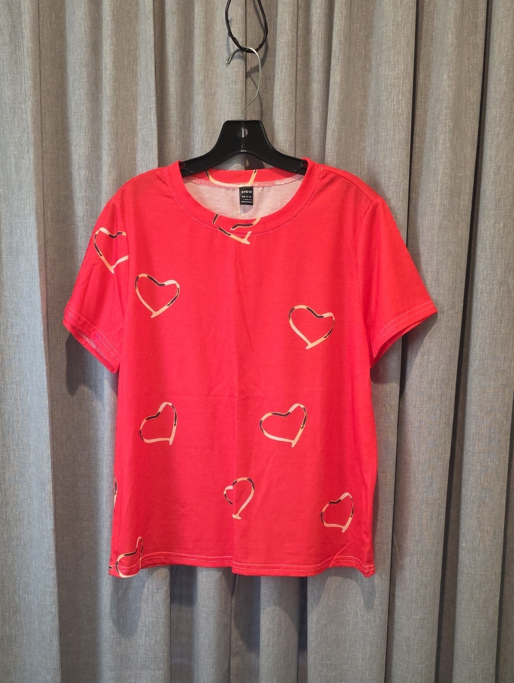 SHEIN Red Short Sleeve Tee with Heart Motif